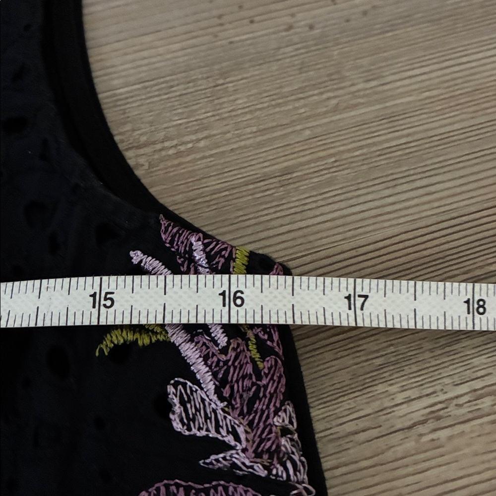 Anthropologie Meadow Rue Black Embroidered Floral Eyelet Sleeveless top Size XS - Picture 6 of 10